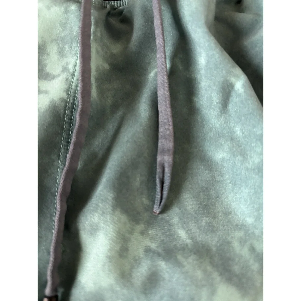 Lululemon Men's Shorts Size Large Pace Breaker 9